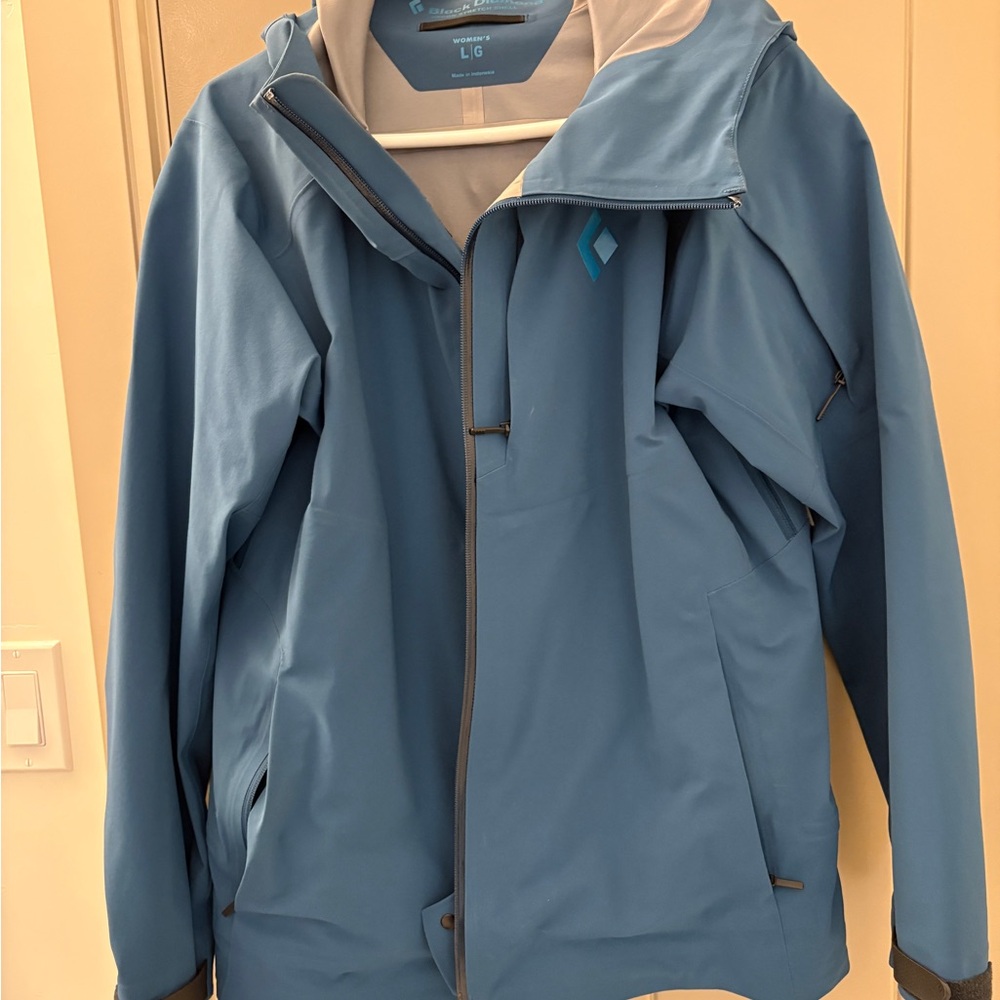 Black Diamond Blue Ski Jacket with High Collar and Water-Resistant Fabric